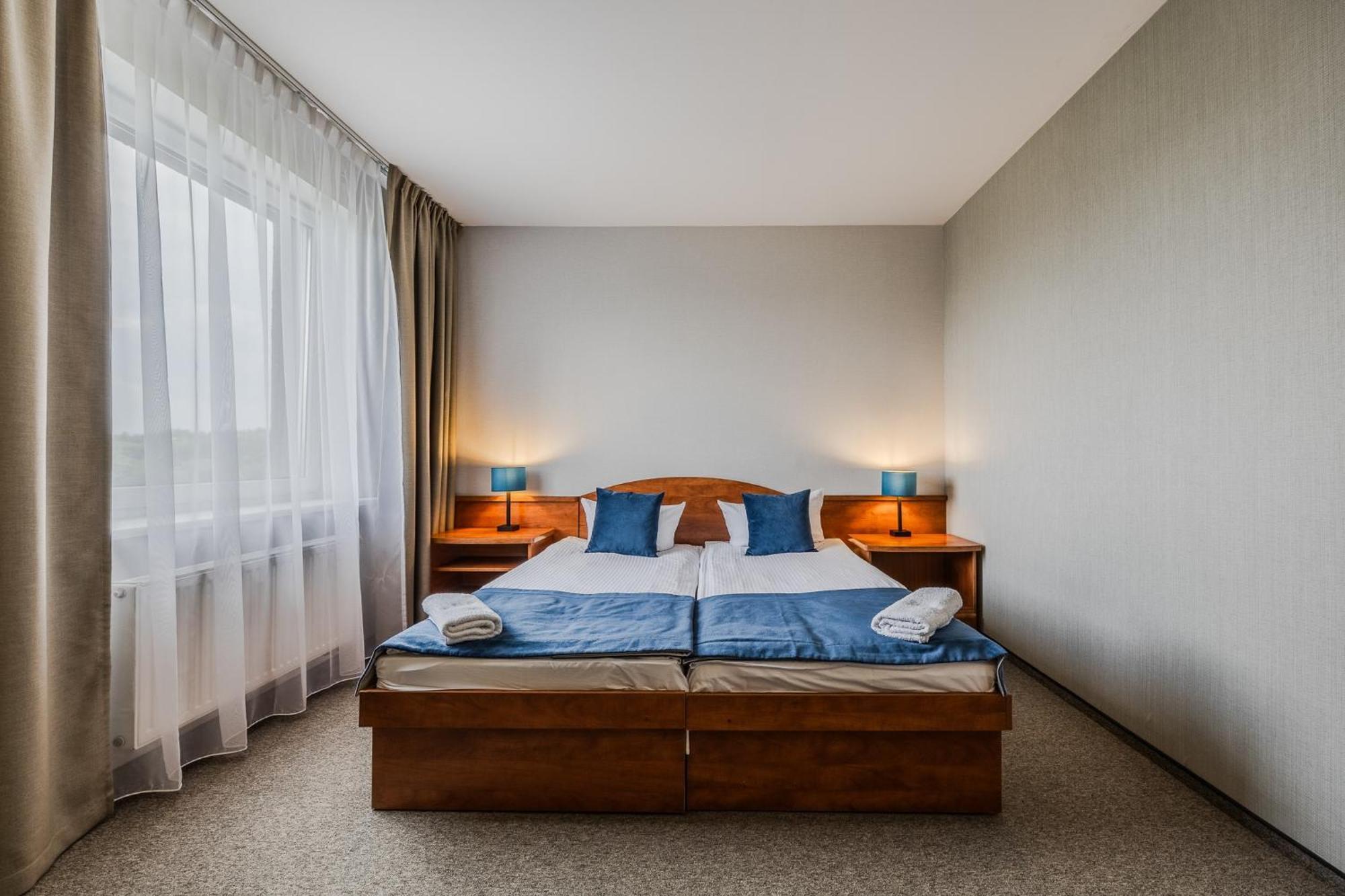 Hotel Caro Познань Экстерьер фото
