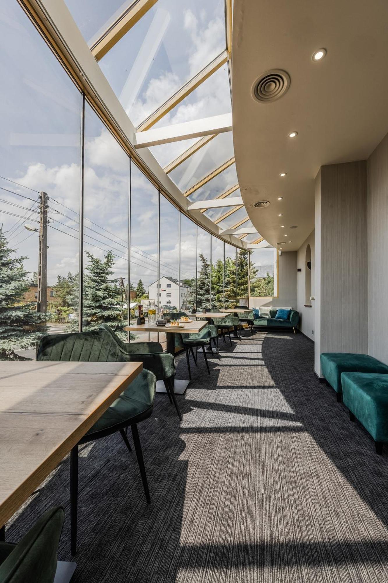 Hotel Caro Познань Экстерьер фото