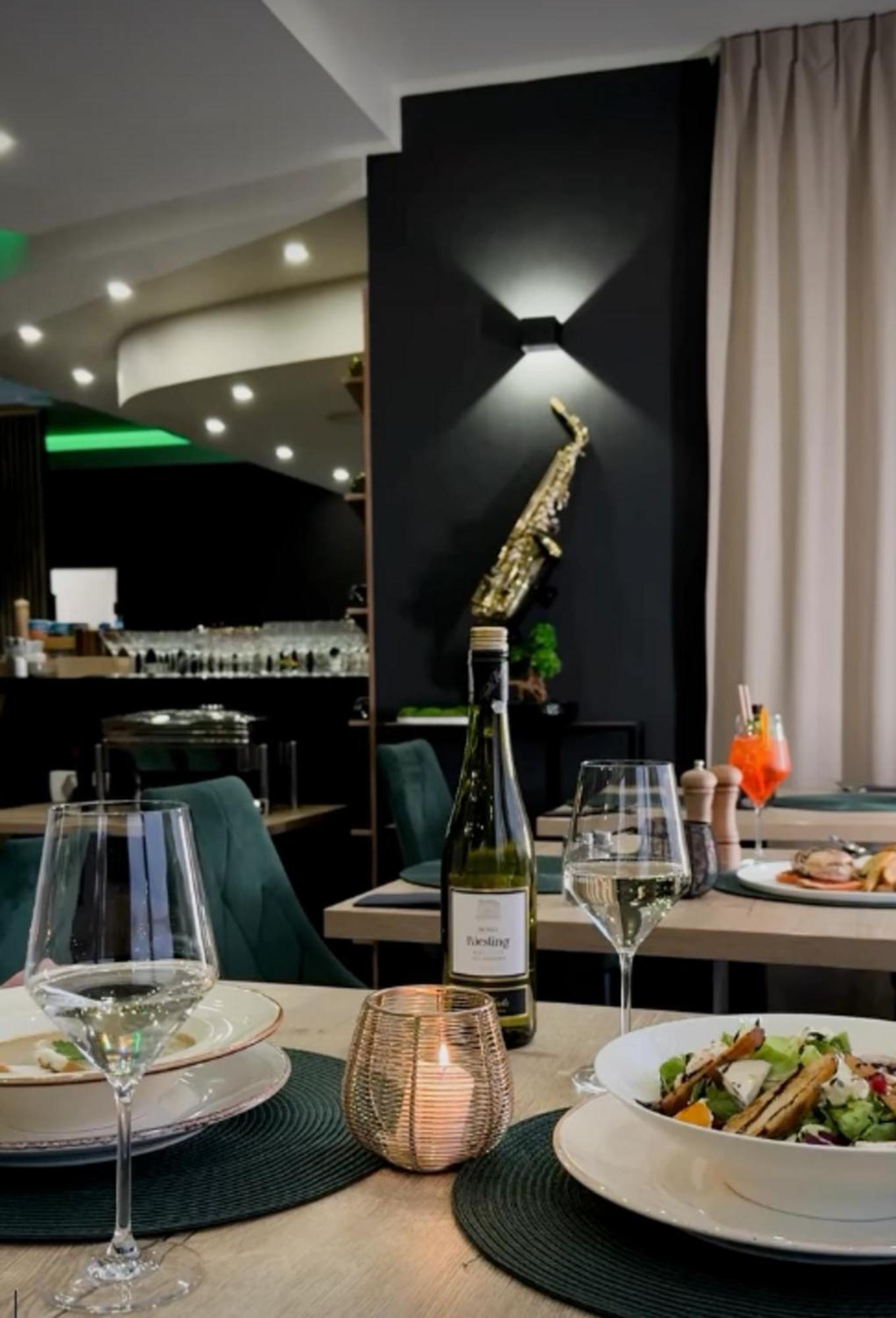 Hotel Caro Познань Экстерьер фото